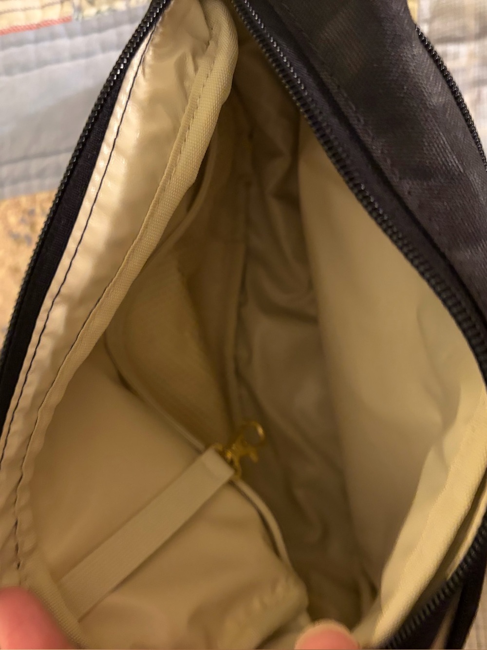 Canvelle Large City Crossbody Bag - Picture 4 of 6
